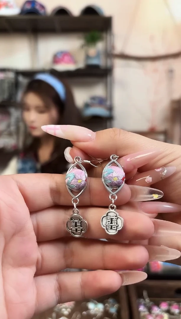 织绣民族风非遗老绣饰品505