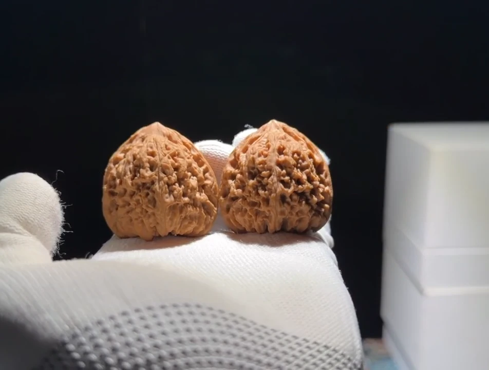 吊坠文玩核桃41    全品 正三角 南疆石