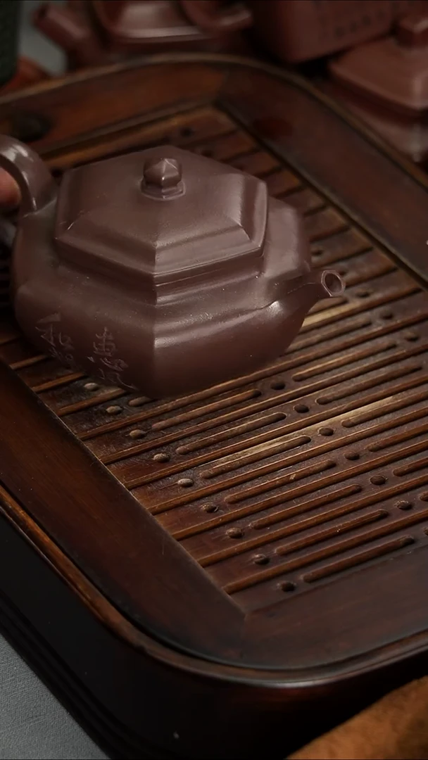 茶壶紫砂宜兴紫砂紫泥六方扁腹240毫升