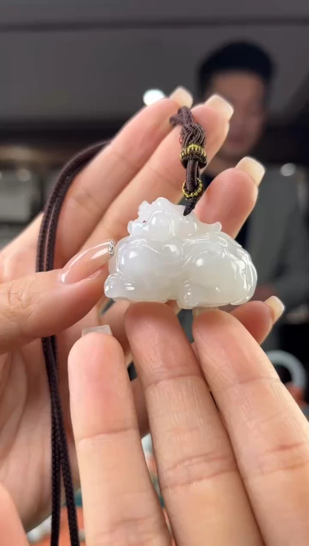 颈饰未镶嵌和田玉佩佩