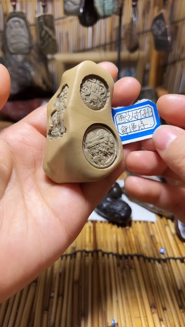 32戈壁石雕刻手把件，挂件，默认打孔穿绳