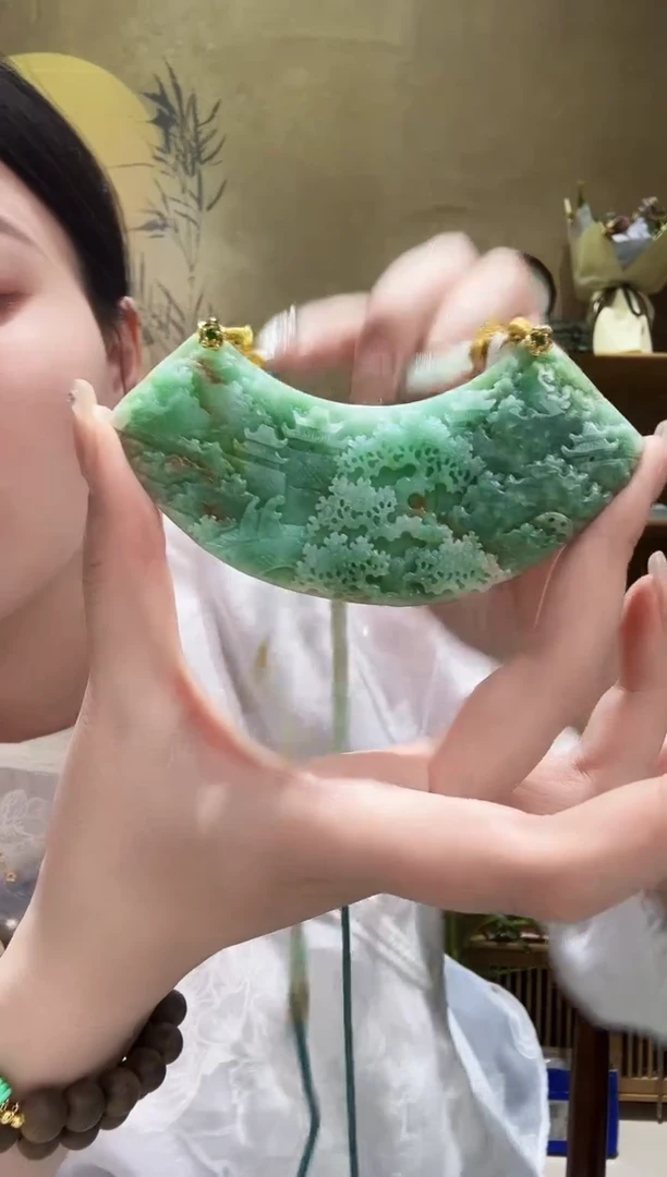 颈饰未镶嵌翡翠吊坠