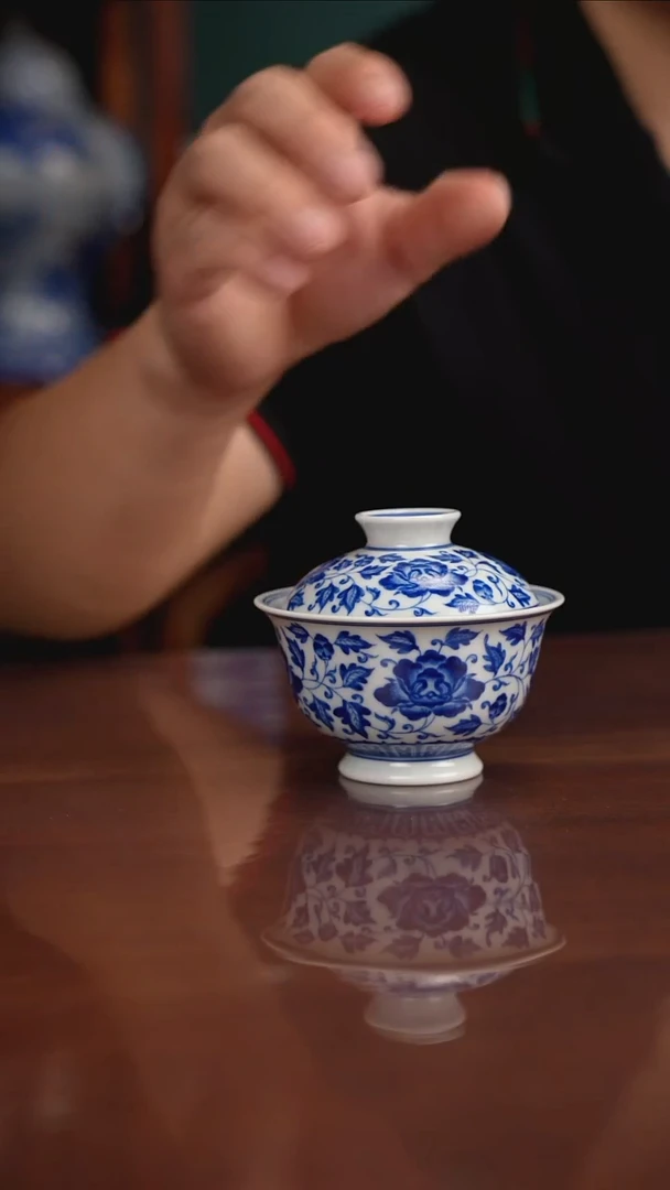 晓月窑青花缠枝牡丹