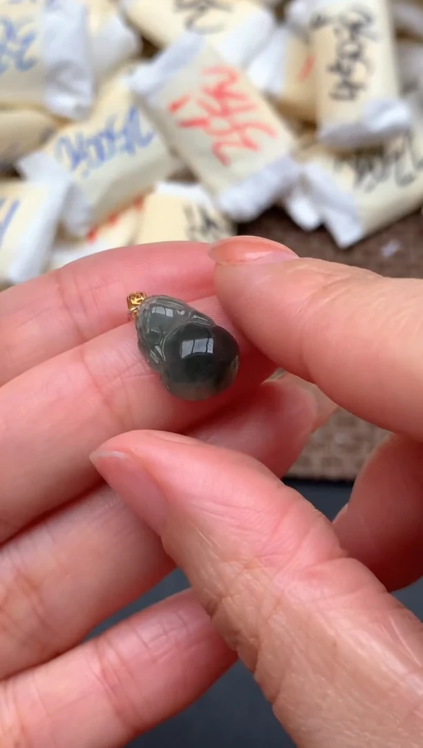 18K金镶嵌挂件翡翠1