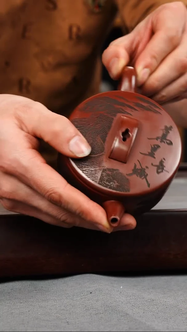 【闪购商品】紫砂茶壶龙血砂 汉瓦 盖刻长城