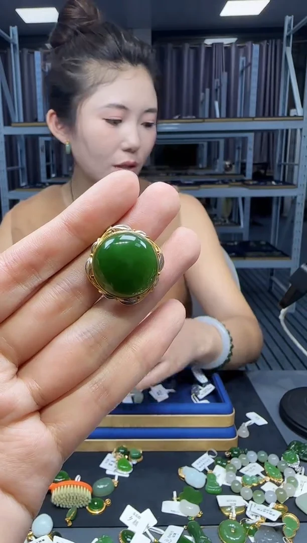 和田玉18K金镶嵌挂件1