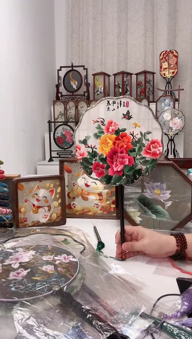 扇子苏绣作品手工团扇