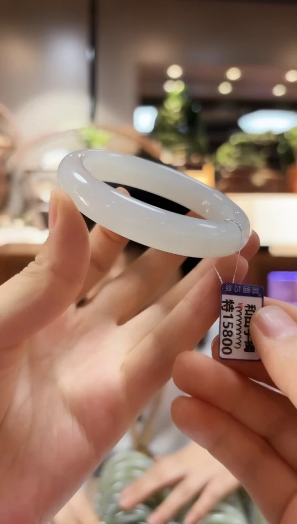 和田玉未镶嵌颈饰57.3手镯