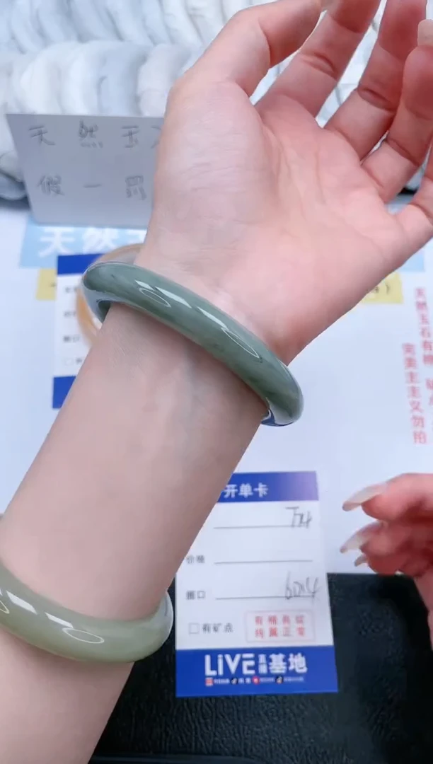 【闪购商品】石英质玉手镯未镶嵌T74-60.4