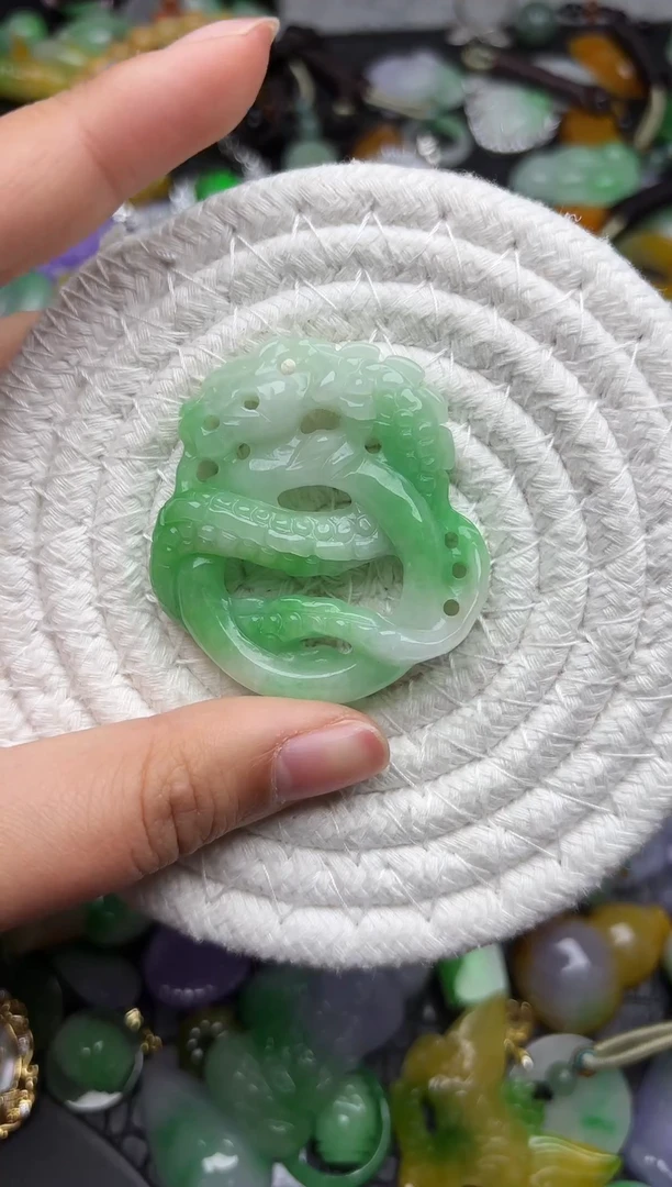 颈饰未镶嵌翡翠缅甸翡翠吊坠