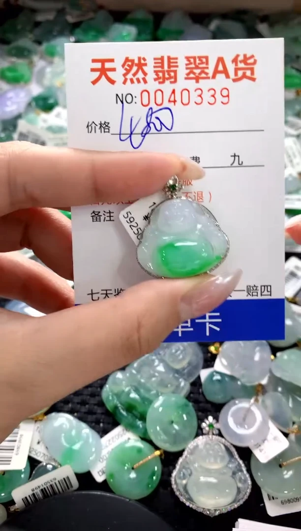 颈饰18K金镶嵌翡翠1