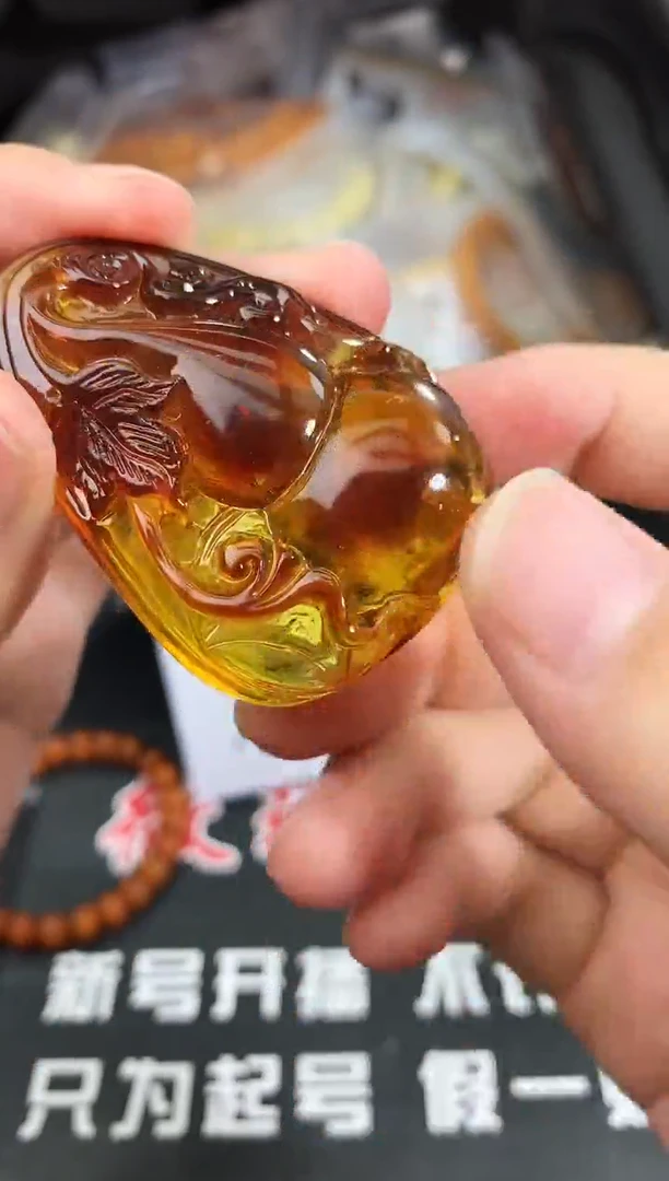 蜜蜡未镶嵌珠宝奇石68