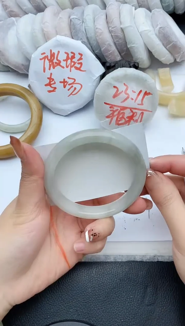 【闪购商品】石英质玉手镯未镶嵌A233+60/61