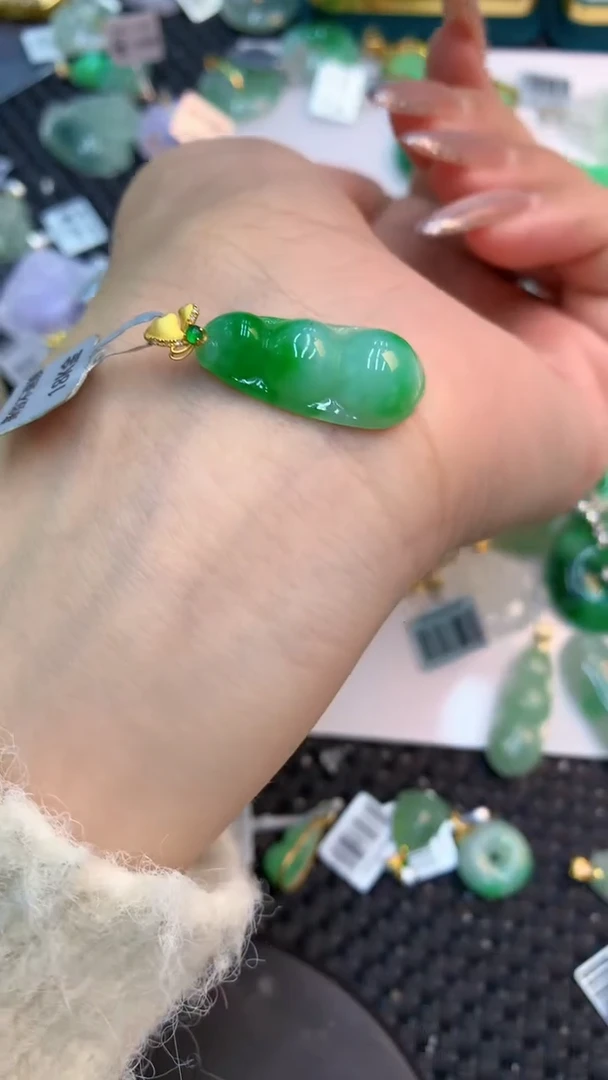 颈饰18K金镶嵌翡翠11