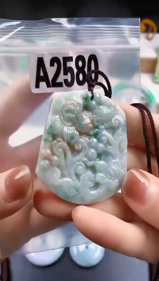 颈饰未镶嵌翡翠天然翡翠吊坠挂件