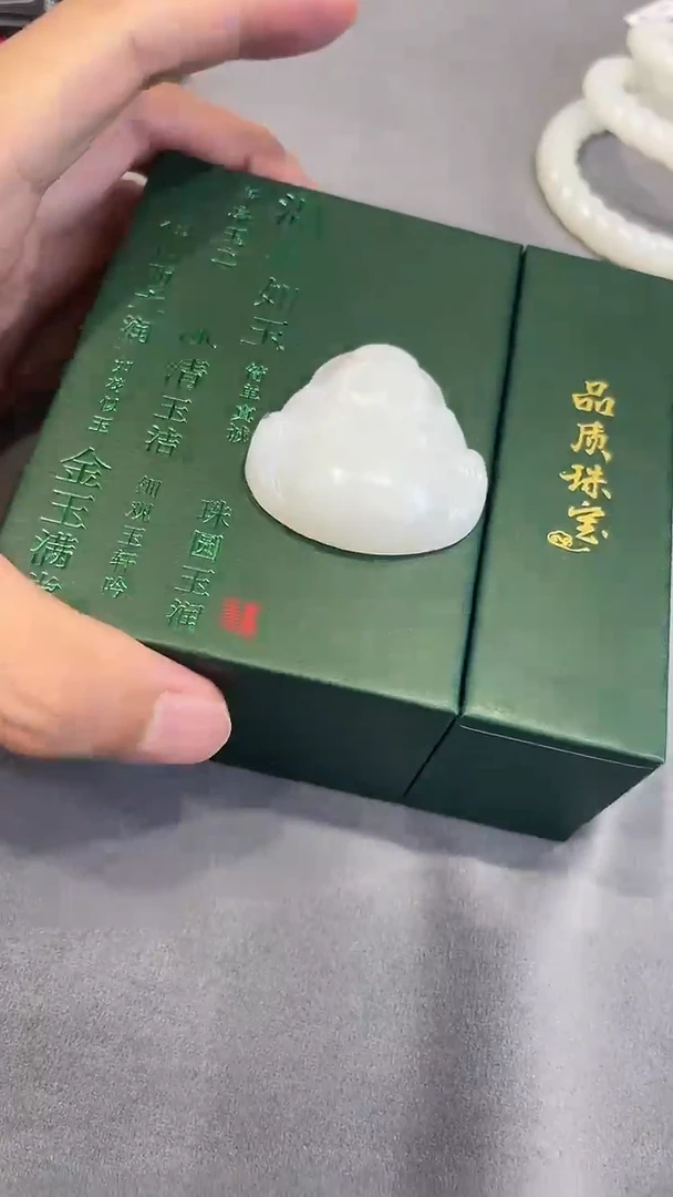 颈饰未镶嵌和田玉羊脂白佛公吊坠
