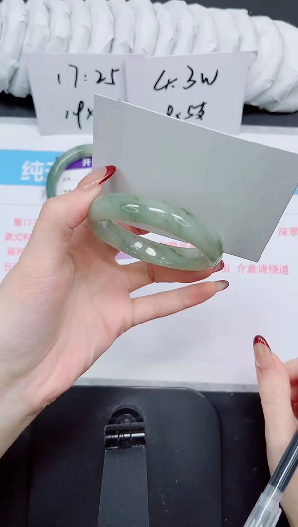 【闪购商品】石英质玉手镯未镶嵌390