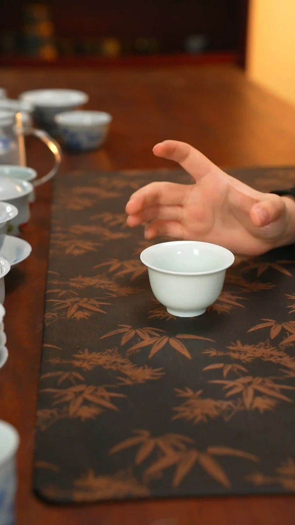 铖瓷福利白釉压手杯