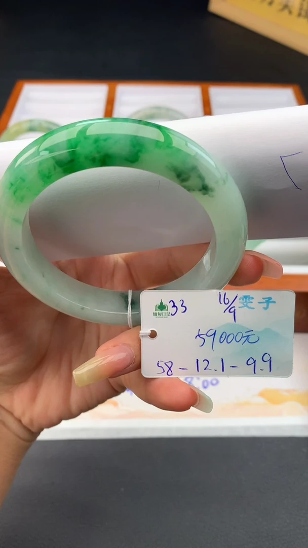 未镶嵌手镯翡翠风***吹自带#送人#，联系客服核对地址~