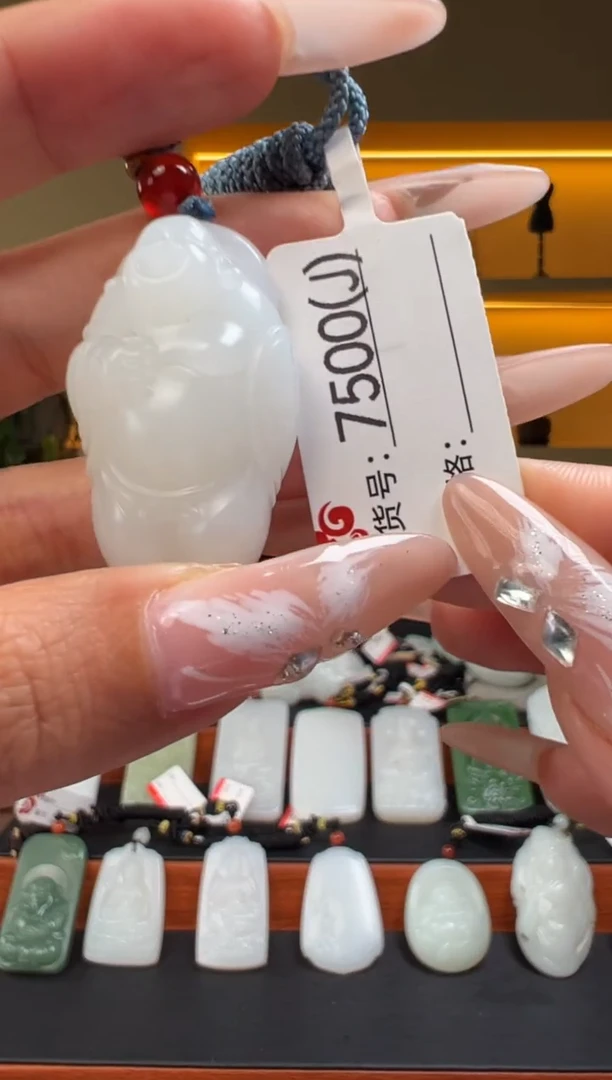 颈饰未镶嵌和田玉1 J