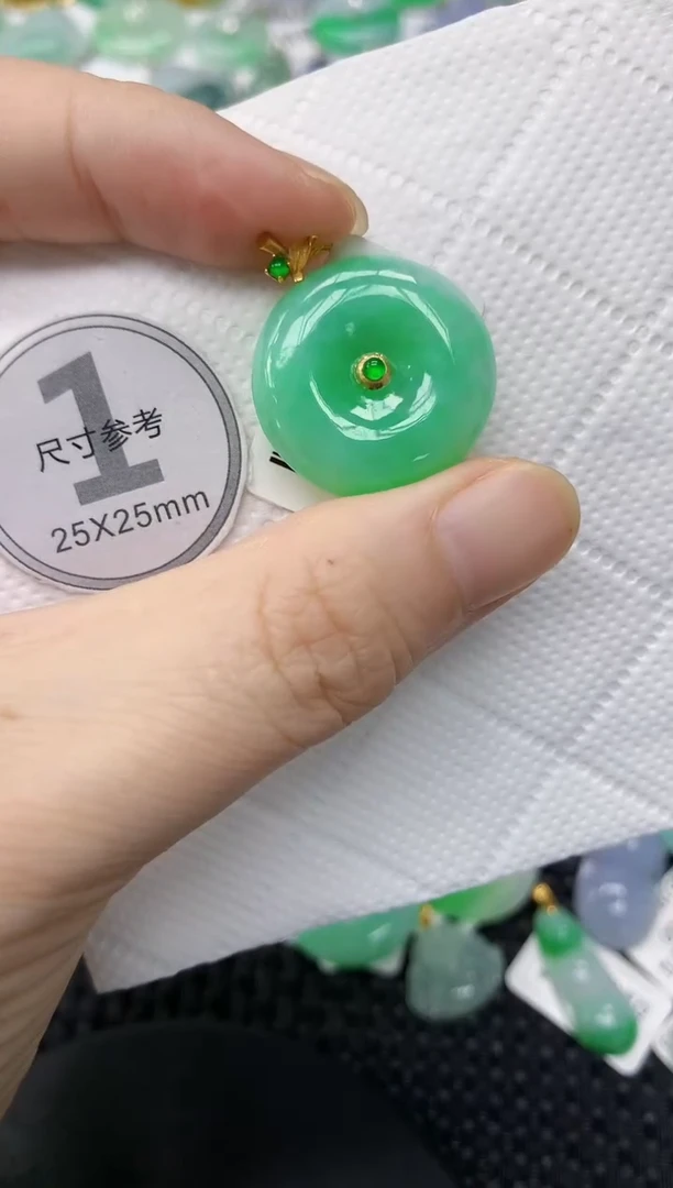 翡翠18K金镶嵌颈饰11111111