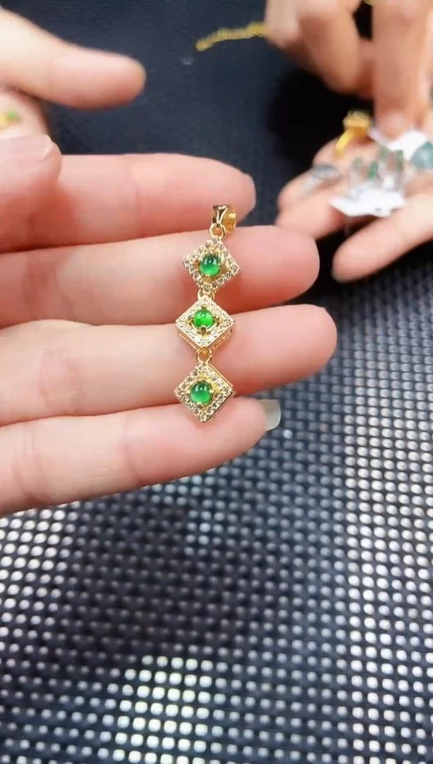 【闪购商品】翡翠颈饰未镶嵌11111111