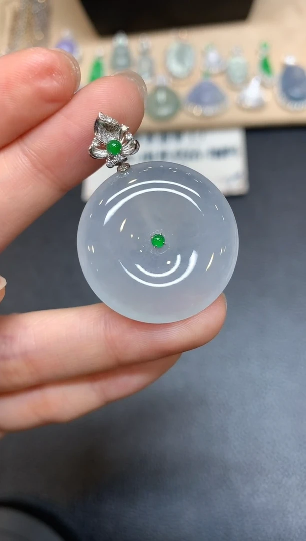 【闪购商品】翡翠颈饰18K金镶嵌平安扣【无服务费