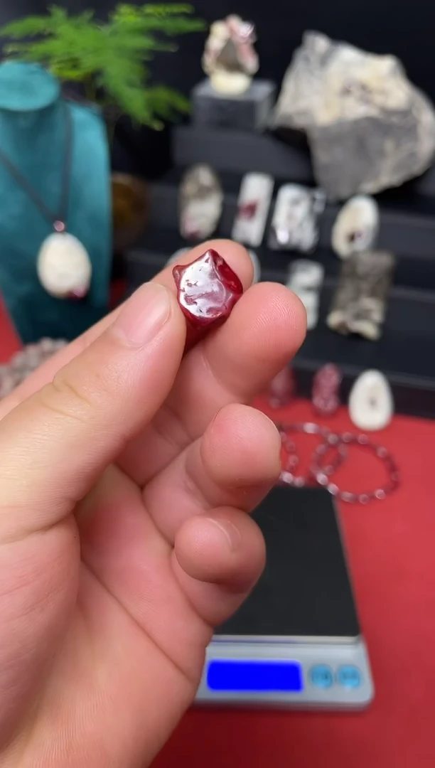 天然辰砂晶体吊坠