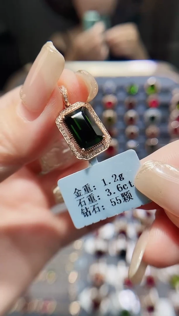 18K金镶嵌颈饰碧玺3.6