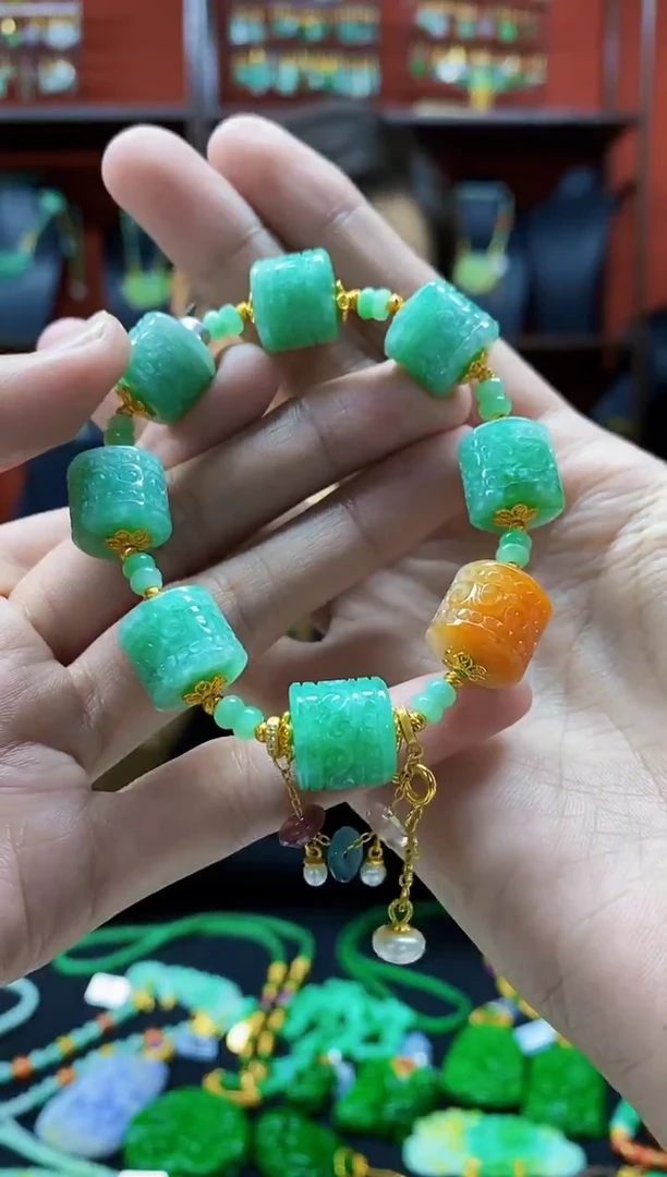 颈饰未镶嵌翡翠手串