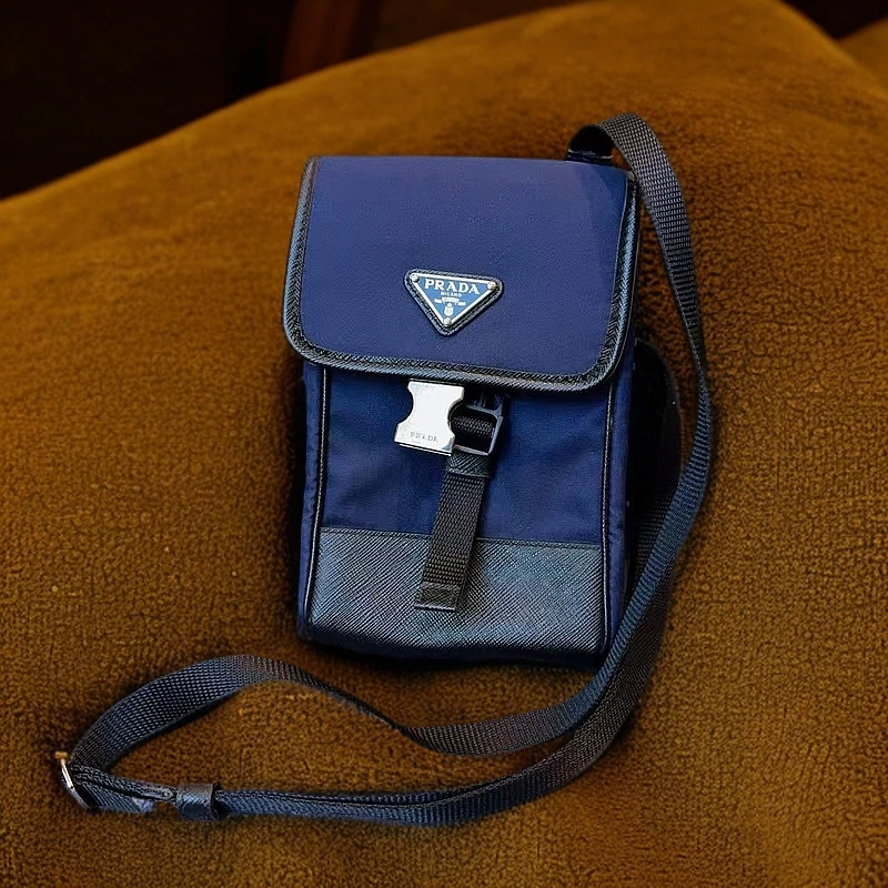 95新 Prada/普拉达 蓝色手机包1175 7734