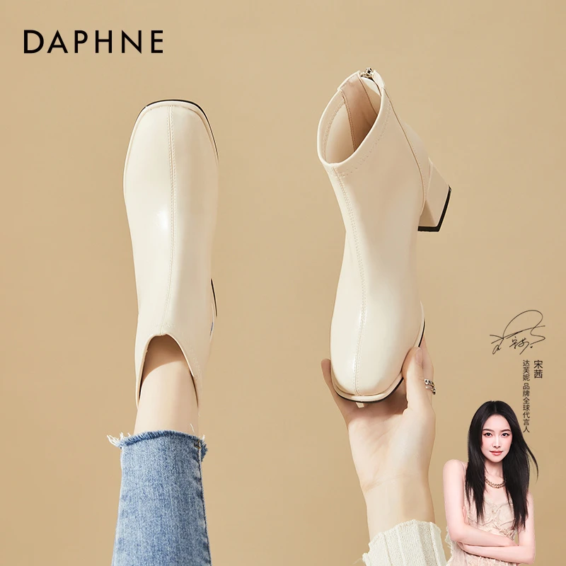 达芙妮春秋流行小短靴时尚白色5-7cm洋气高跟靴子女方跟切尔西靴