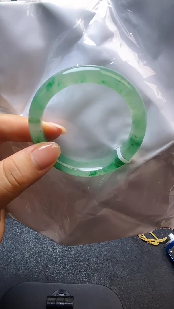 石英质玉（非洲翠）手镯未镶嵌非洲翠05