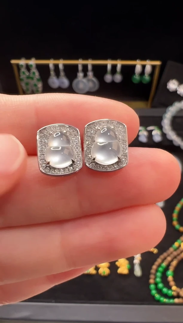 翡翠18K金镶嵌耳饰玻璃种茅台白葫芦耳钉