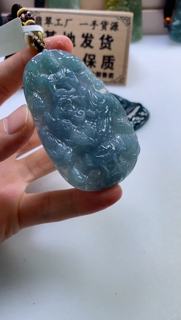 颈饰未镶嵌翡翠