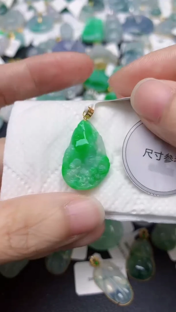 颈饰18K金镶嵌翡翠天然缅甸A货翡翠