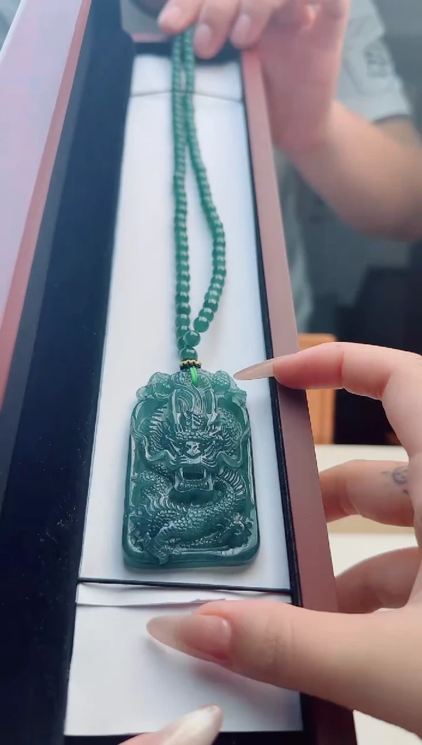颈饰未镶嵌翡翠多样性发其中一