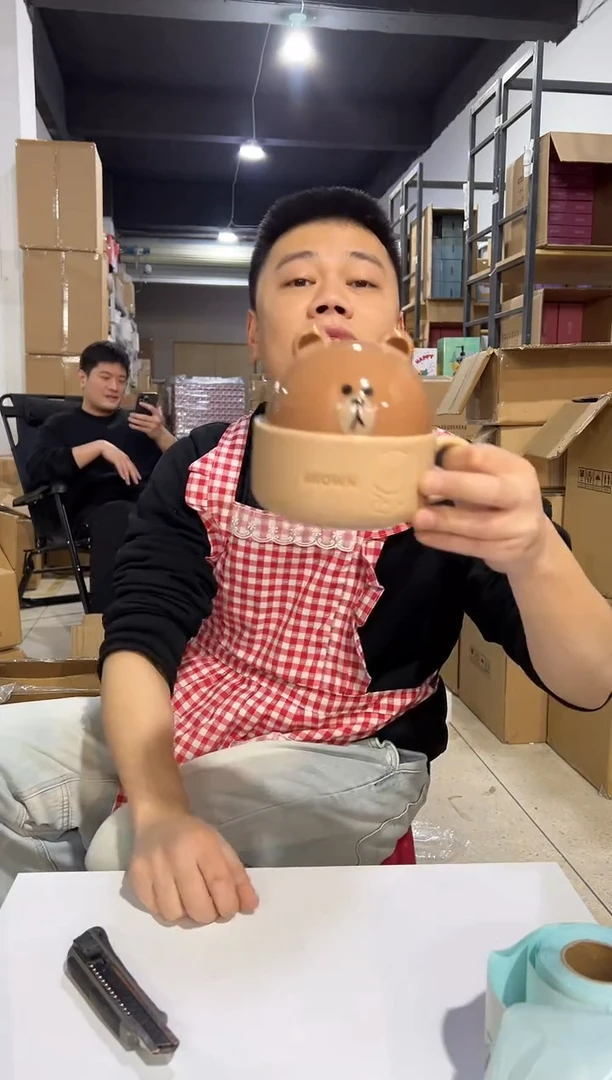 【闪购商品】杯布朗熊带盖杯 陶瓷