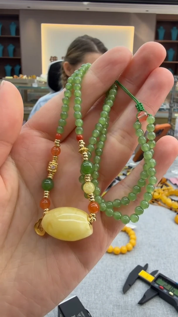 琥珀颈饰未镶嵌289秒拍号 假一罚三