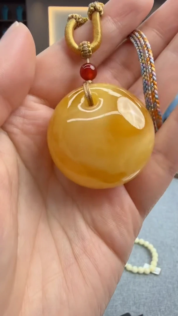 琥珀颈饰未镶嵌131秒拍号 假一罚三