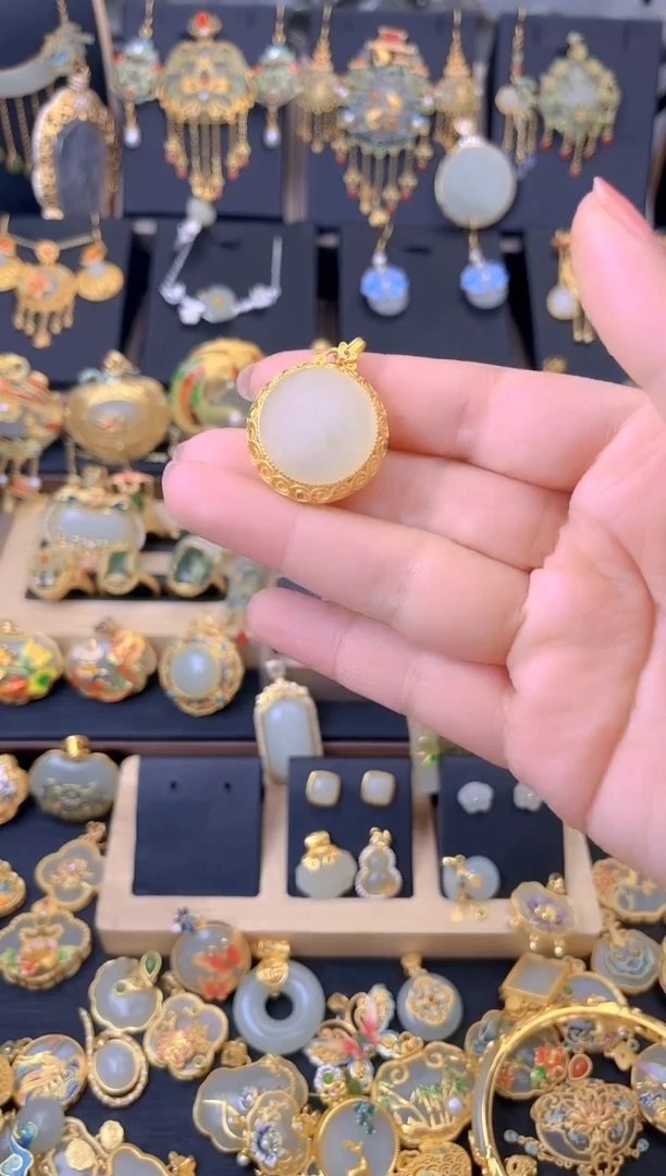 【闪购商品】和田玉吊坠银S925镀金镶嵌花丝镂空香囊圆牌吊坠