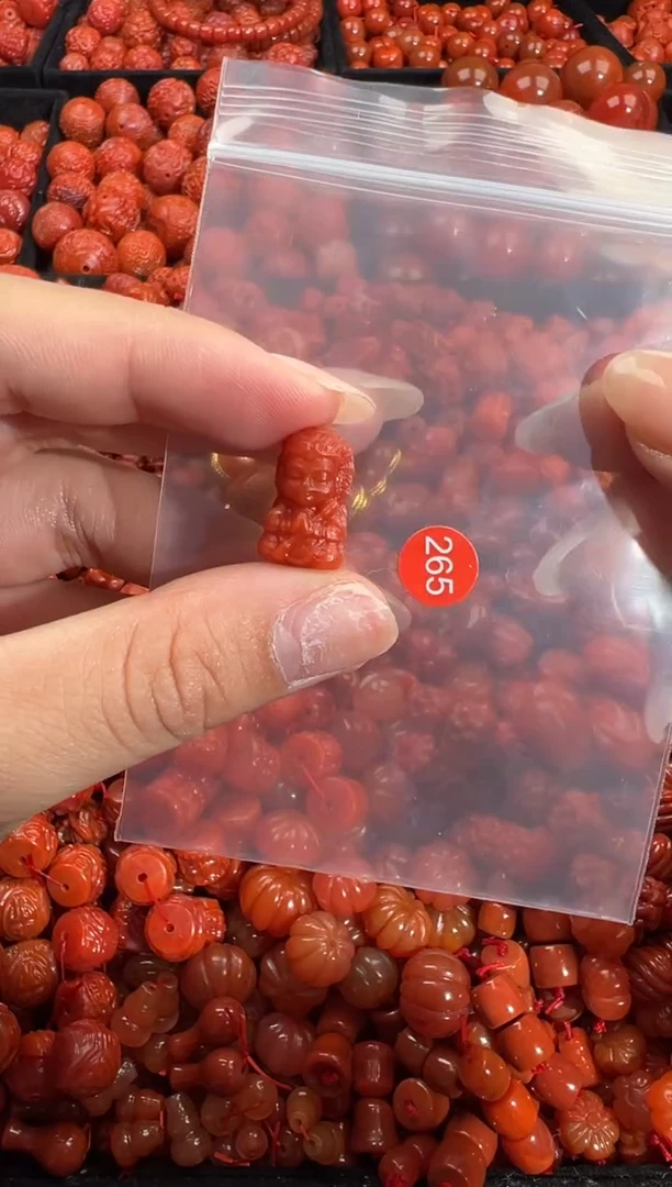 南红玛瑙未镶嵌颈饰1