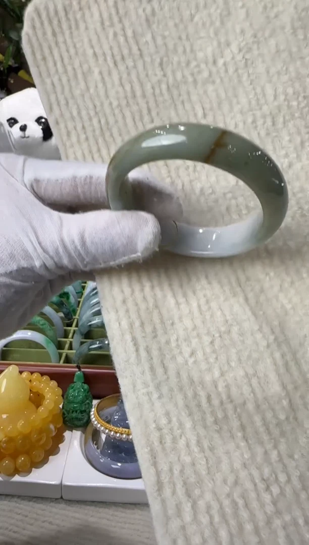 未镶嵌挂件翡翠手 镯