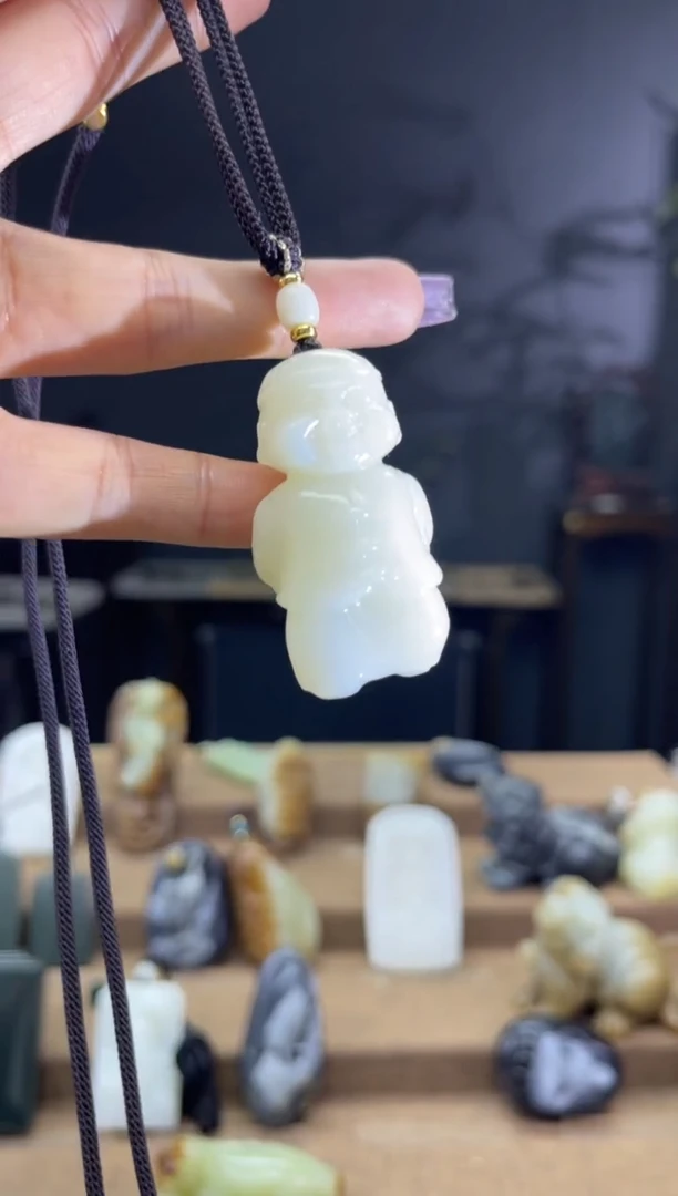 颈饰未镶嵌和田玉1