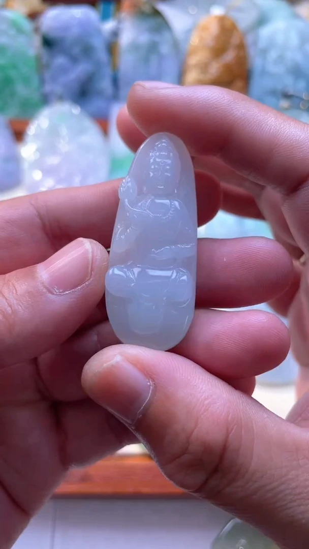 翡翠未镶嵌颈饰大势至