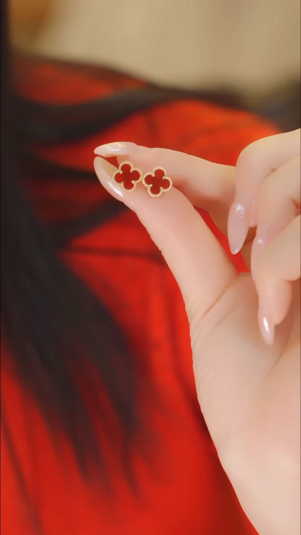 18K金镶嵌耳钉玛瑙/玉髓耳钉