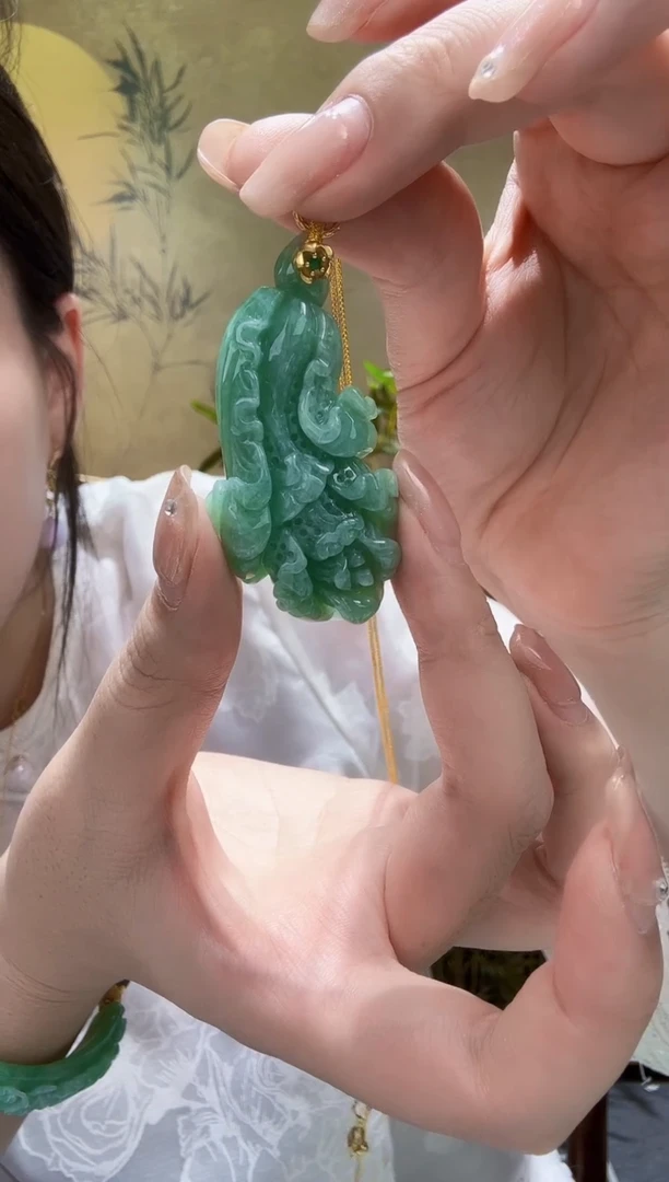 翡翠未镶嵌颈饰吊坠