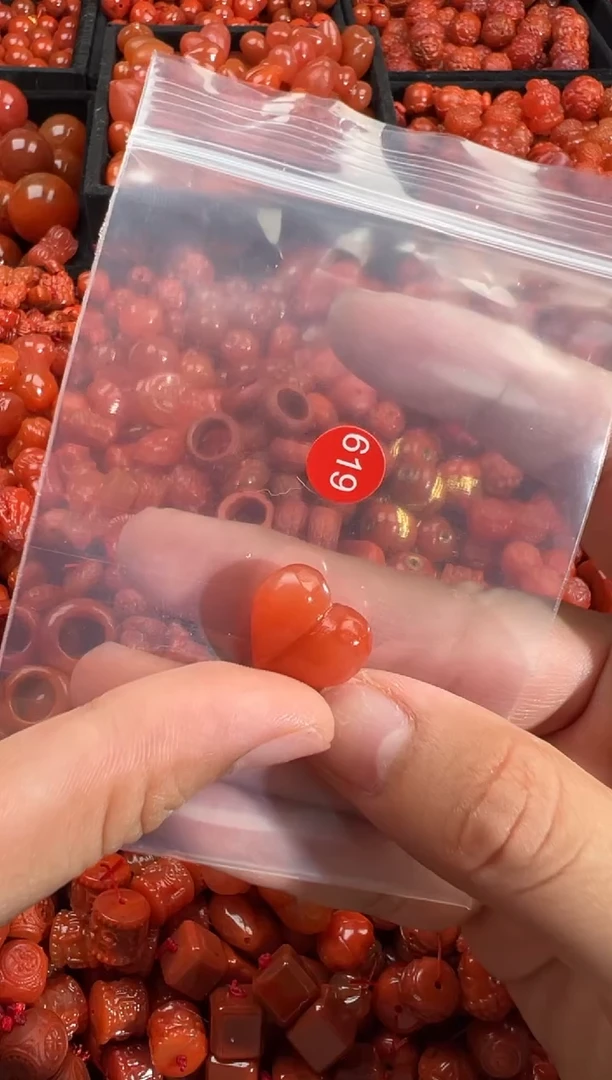 南红玛瑙未镶嵌颈饰1