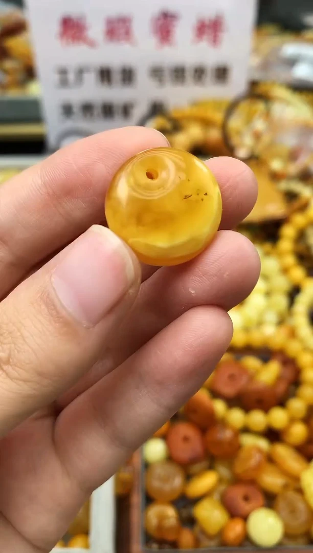 未镶嵌琥珀珠宝奇石90