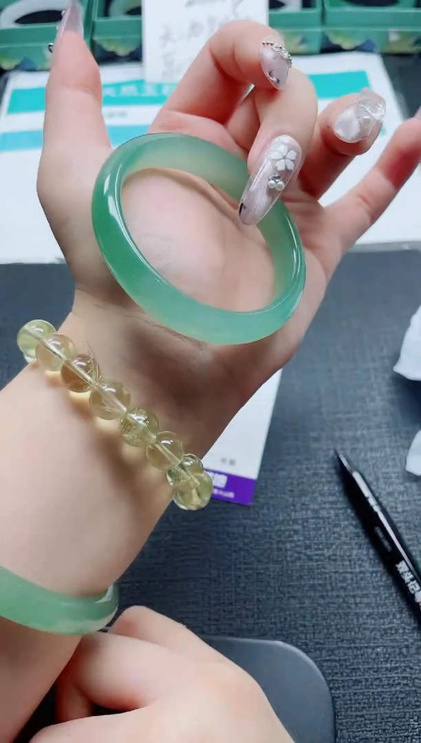 未镶嵌手镯石英质玉100-52